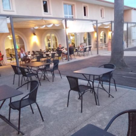 Maison Dans Une Residence De Vacances Gallargues Le Montueux Bagian luar foto