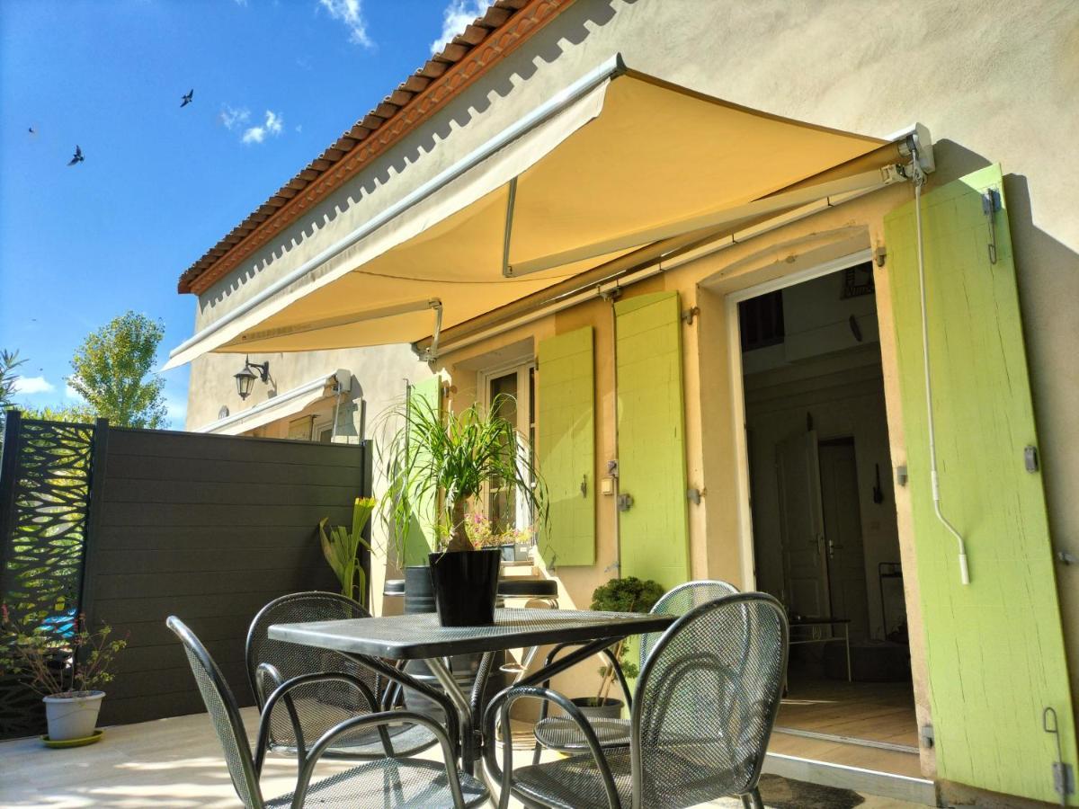 Maison Dans Une Residence De Vacances Gallargues Le Montueux Bagian luar foto