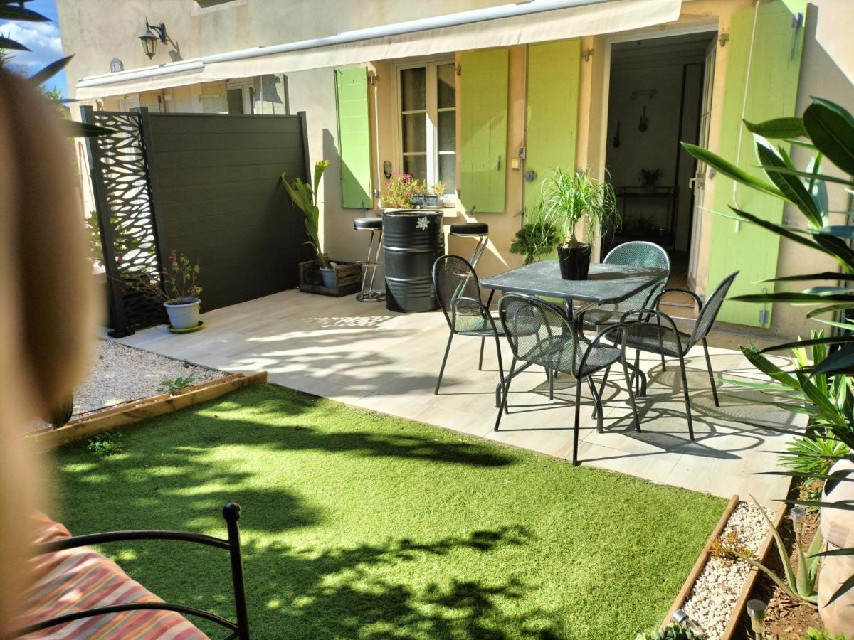 Maison Dans Une Residence De Vacances Gallargues Le Montueux Bagian luar foto