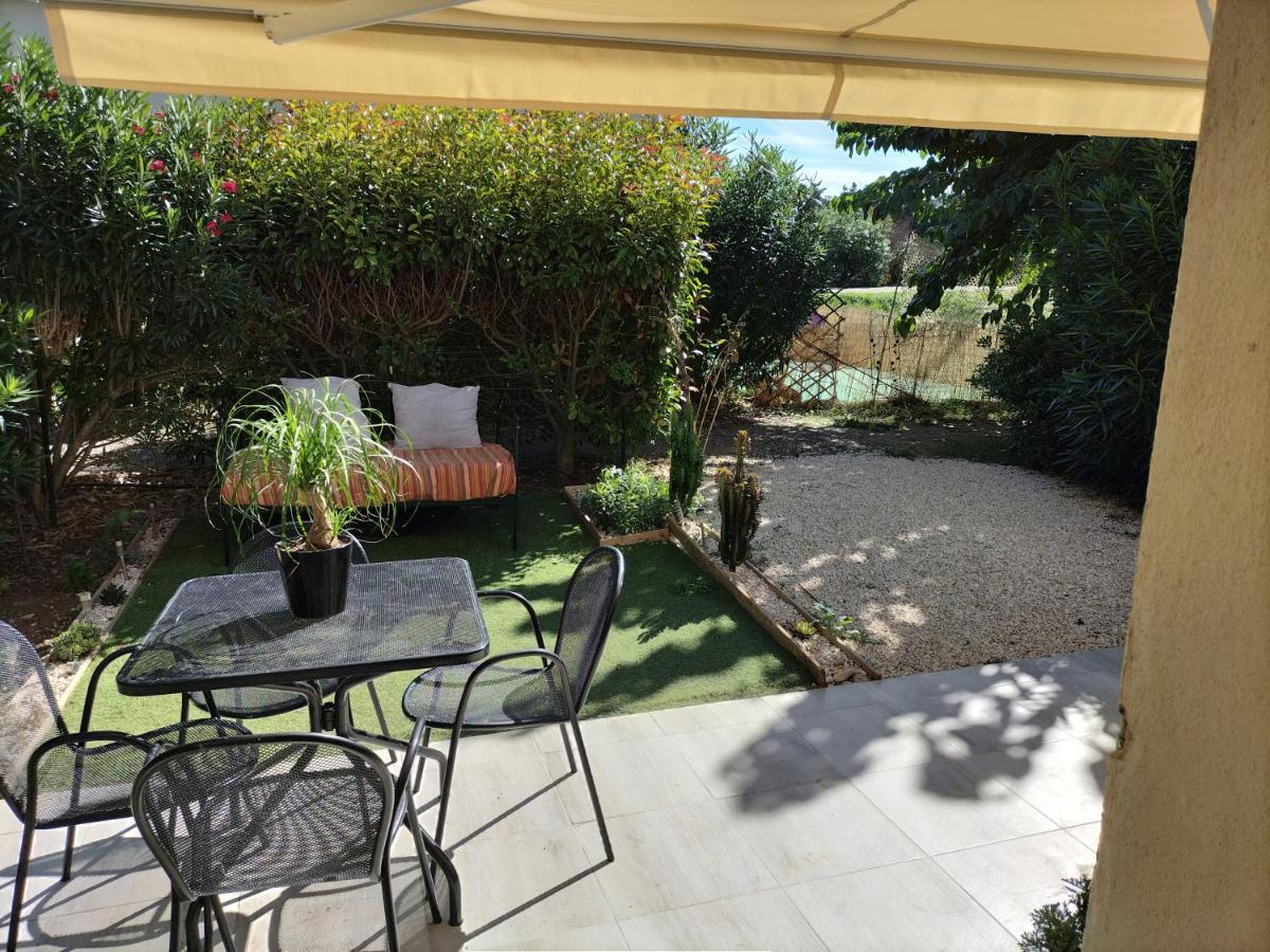 Maison Dans Une Residence De Vacances Gallargues Le Montueux Bagian luar foto