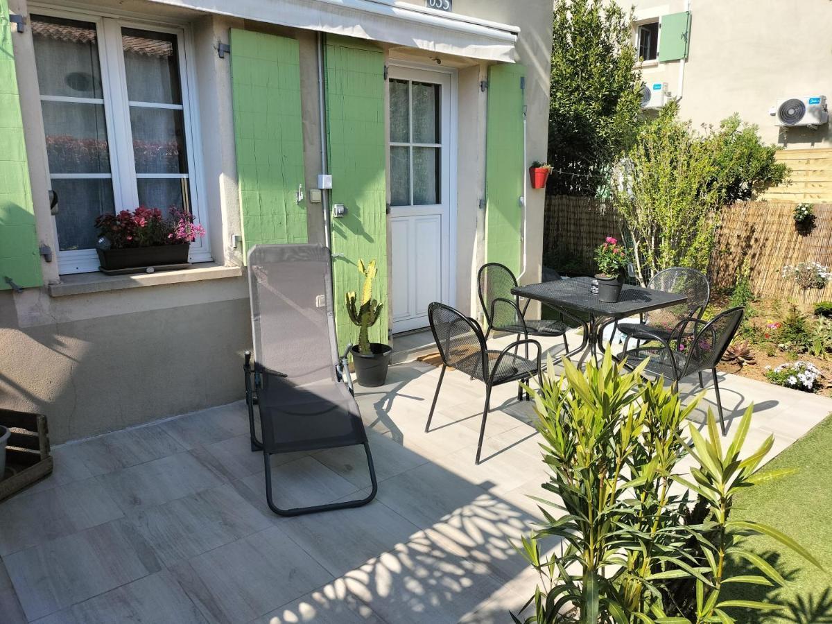 Maison Dans Une Residence De Vacances Gallargues Le Montueux Bagian luar foto
