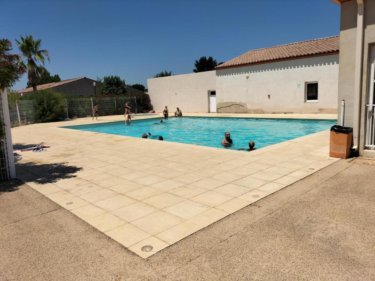Maison Dans Une Residence De Vacances Gallargues Le Montueux Bagian luar foto